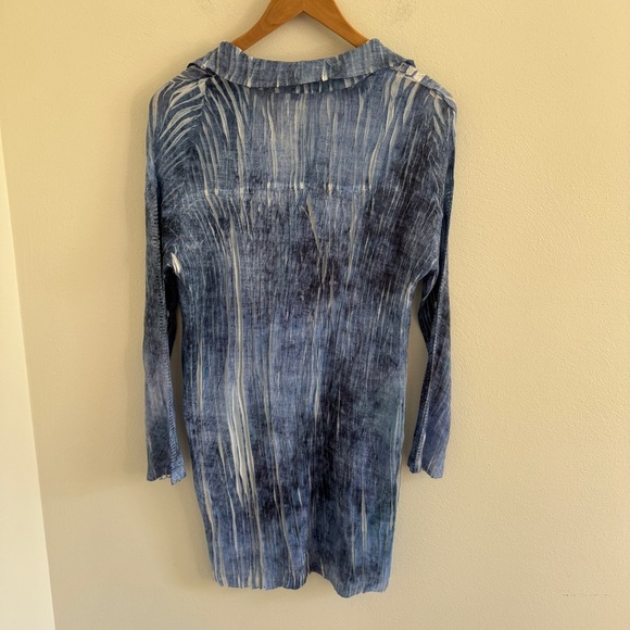 Komarov Blue and White Crinkle Plisse Tunic - Picture 9 of 11